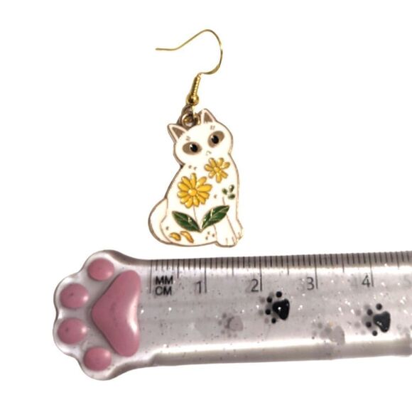 Cat and Flower Design Earrings - Picture 4 of 5